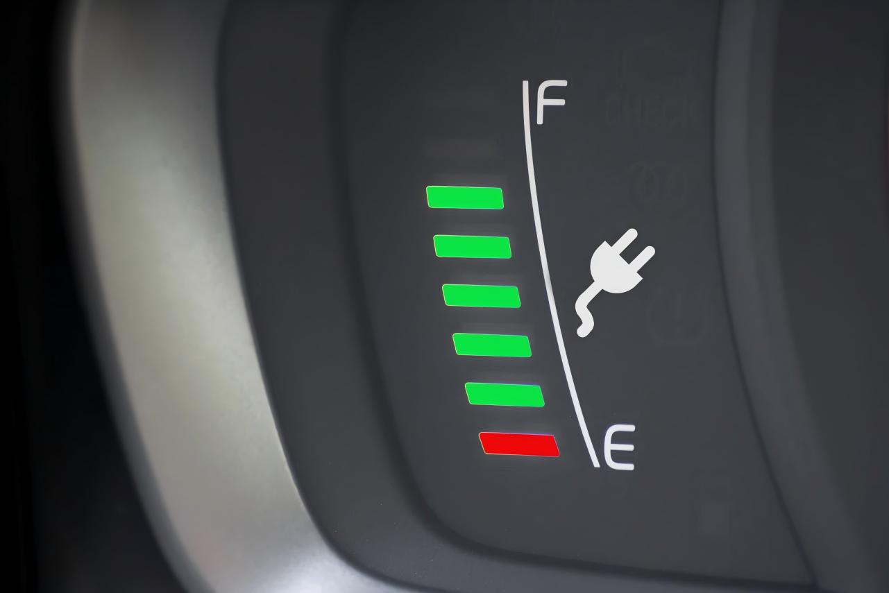 does cigarette lighter drain battery when car is off Will leaving a phone charger in the the battery? Does a Dash Cam Drain