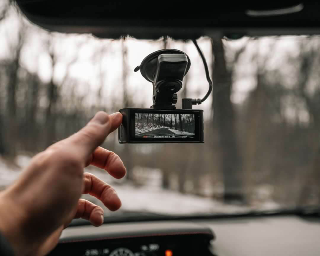 Does dashcam need charging? - REDTIGER Official